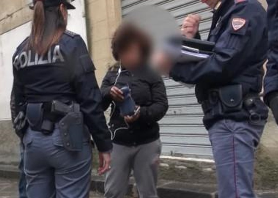 Un 30enne nel Nisseno denunciato per truffa, all’esame per la patente di guida si faceva suggerire le risposte tramite auricolari