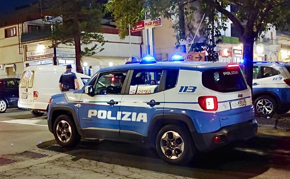 Controlli a tappeto a Catania della polizia, multe a raffica per sosta vietata, scoperto stratagemma per evitare lo street control
