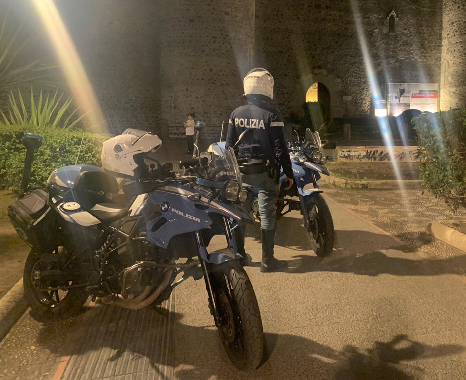 Controlli a tappeto a Catania in centro e periferia, 4 parcheggiatori abusivi multati e sequestrate varie dosi di droga
