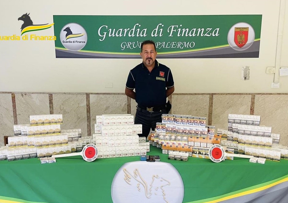 Fermati in auto due palermitani con 45 chili di sigarette di contrabbando, ai finanzieri avevano detto che trasportavano vestiti