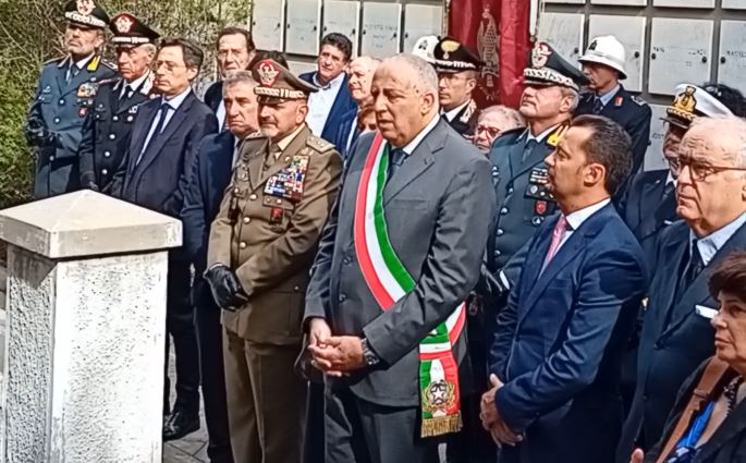 Roberto Lagalla al cimitero dei Rotoli