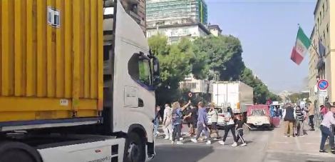 Traffico via Crispi, Palermo