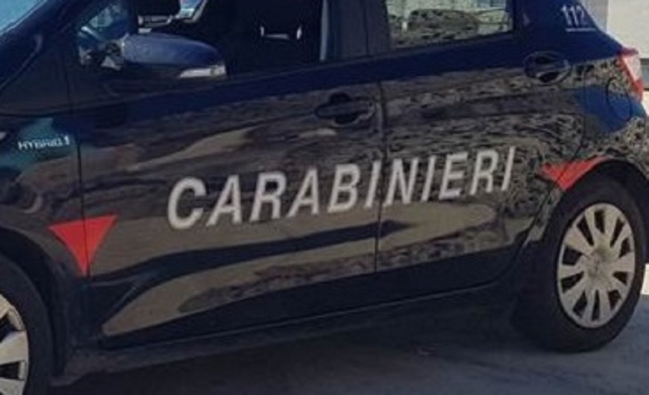 Distrugge un chiosco nel centro di Ragusa per rubare qualche alcolico e pochi soldi, arrestato un flagranza un 35enne