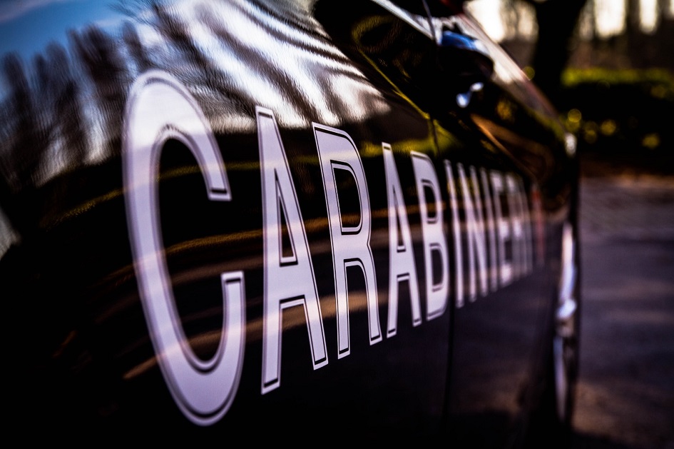 Arrestato uno 39enne nel catanese, ruba l’auto ad un ristoratore e scappa, ai carabinieri che lo arrestano dice che era solo uno scherzo