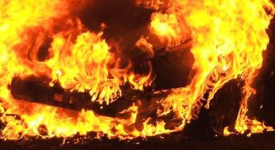 Inquietante incendio questa notte a Palermo, 4 auto danneggiate di cui due appartenenti a esponenti delle forze dell’ordine