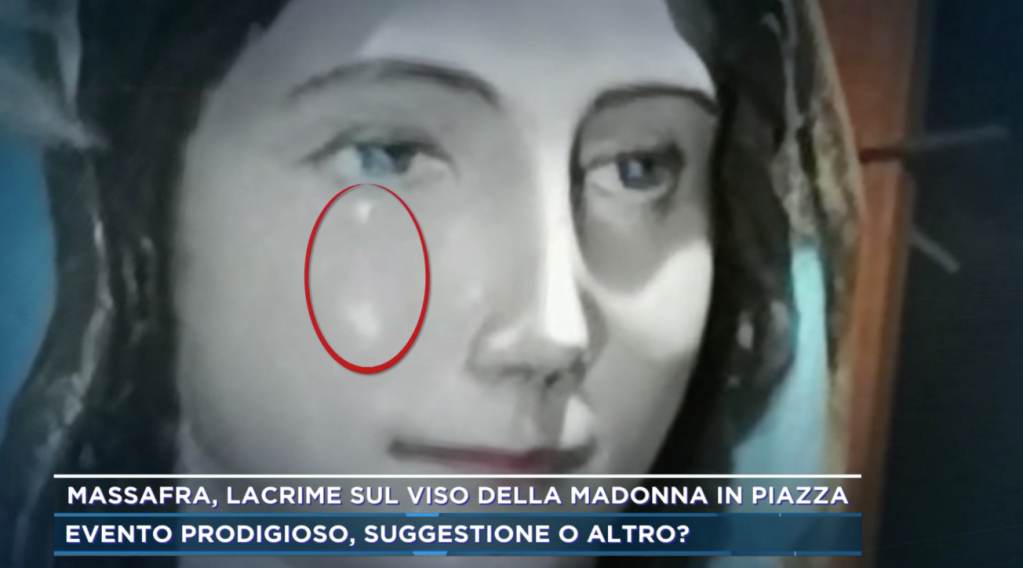 Statua della Madonna che piange a Massafra (Taranto).