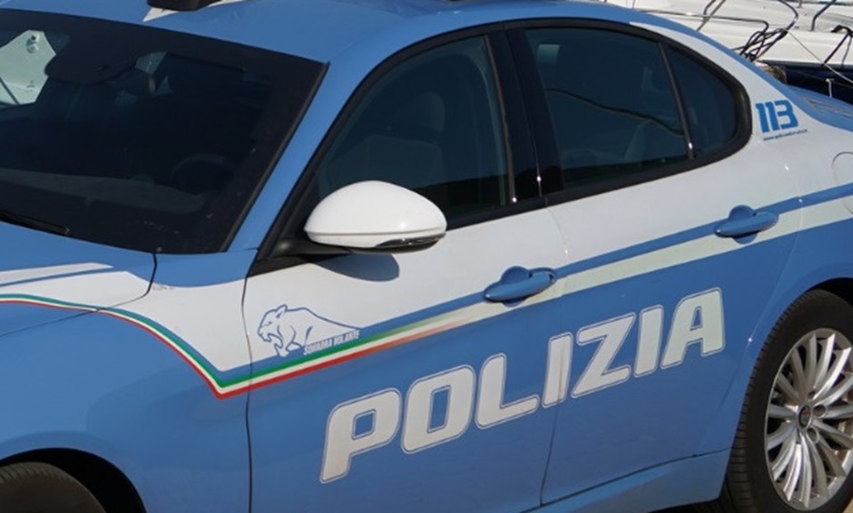 La polizia trova una sala giochi abusiva a Caltanissetta, scoperte una serie di irregolarità ed anche minorenni che giocano