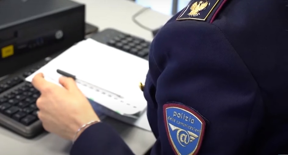 A Catania minaccia la moglie di morte, una persona accanto sente tutto e racconta tutto alla polizia postale