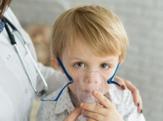 Polmonite pediatrica, questa malattia “non c’entra nulla con il Covid”