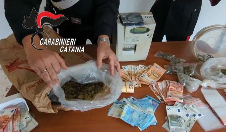 Arrestati padre e figlio panettieri, nel locale trovata droga dai carabinieri, scoperti anche banconote false e furto di elettricità