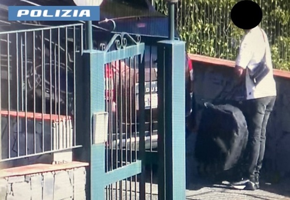 Arrestati due corrieri della droga nel Catanese, sono stati pedinati dalla polizia e bloccati con 60 chili di marijuana