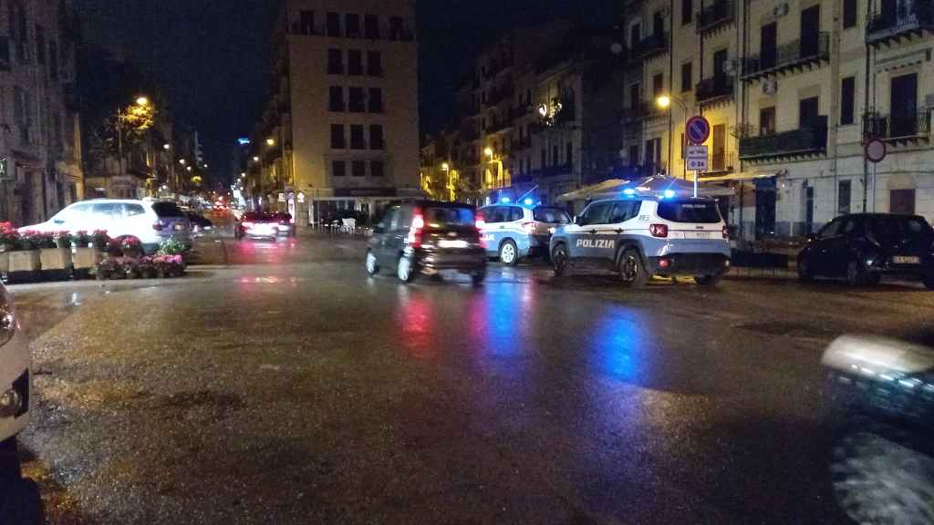 Controlli polizia notte piazza Nascè, Palermo