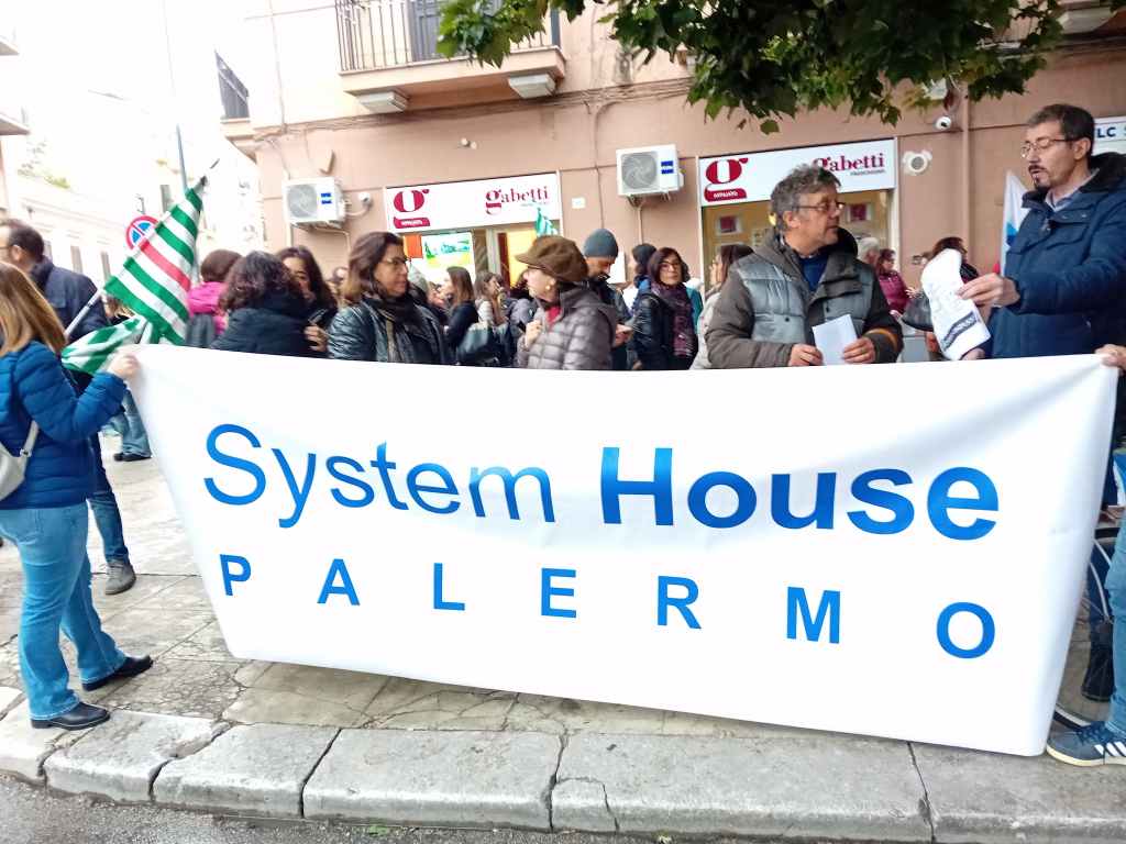 Lavoratori System House protesta in Prefettura, Palermo
