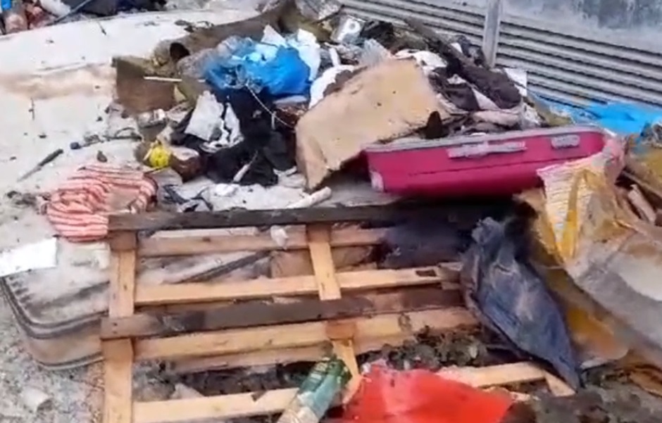 A Palermo ancora emergenza rifiuti, notte di incendi appiccati alla spazzatura nella zona storica del quartiere della Zisa