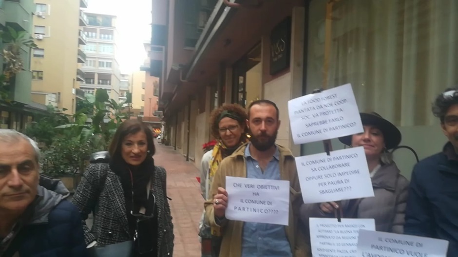 Protesta davanti l’agenzia dei beni confiscati della Cooperativa Noe, il Comune di Partinico la vuole sfrattare dall’immobile in gestione