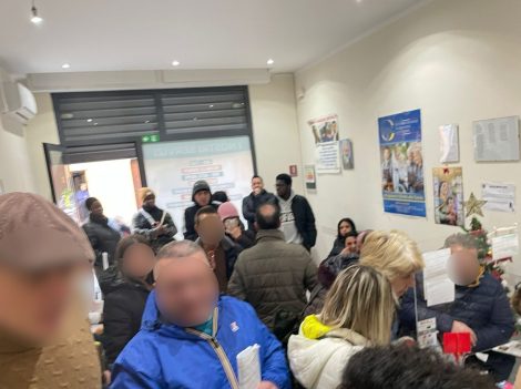 Reddito d'inclusione, code nei CAF