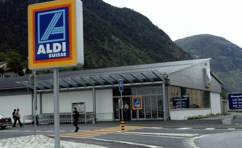 In Svizzera C Un Supermercato Che D Quasi 5000 Euro Al Mese Ai In Svizzera C Un Supermercato Che D Quasi 5000 Euro Al Mese Ai