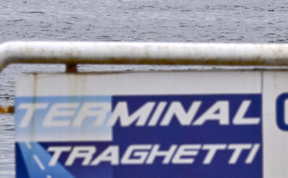 Allarme bomba su un traghetto partito da Napoli e che era diretto verso Palermo, fatti scendere 162 passeggeri e 67 membri dell'equipaggio