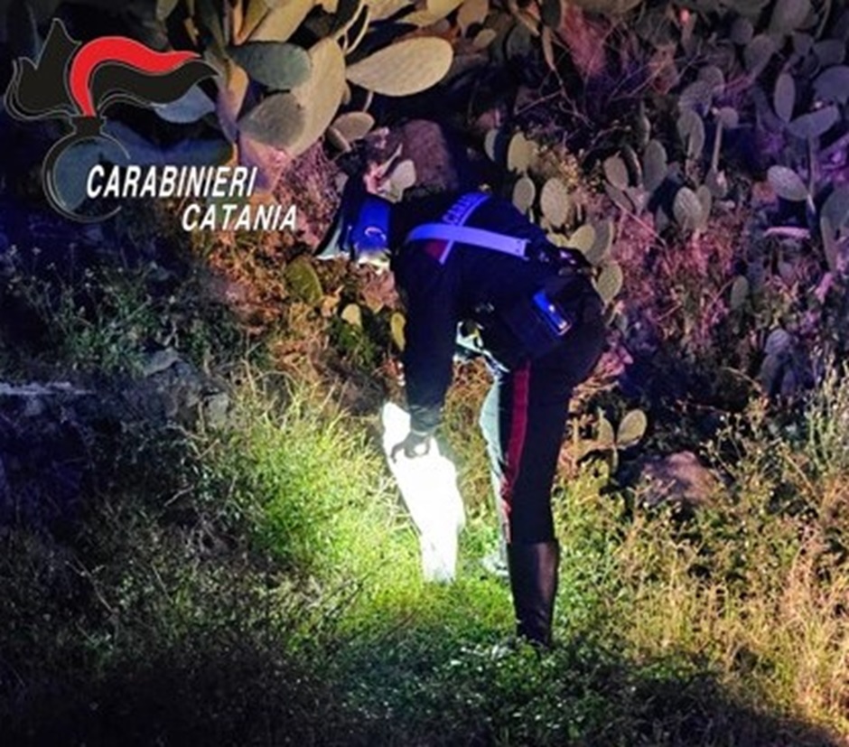 Due arresti per spaccio nel Catanese, un giovane ed un parente, entrambi incensurati, avrebbero portato avanti l’affare