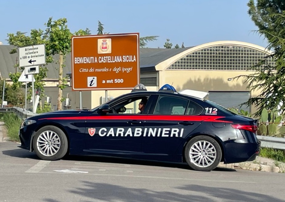 Un uomo arrestato nel Palermitano, aveva appena messo a segno un furto in un appartamento e stava scappando