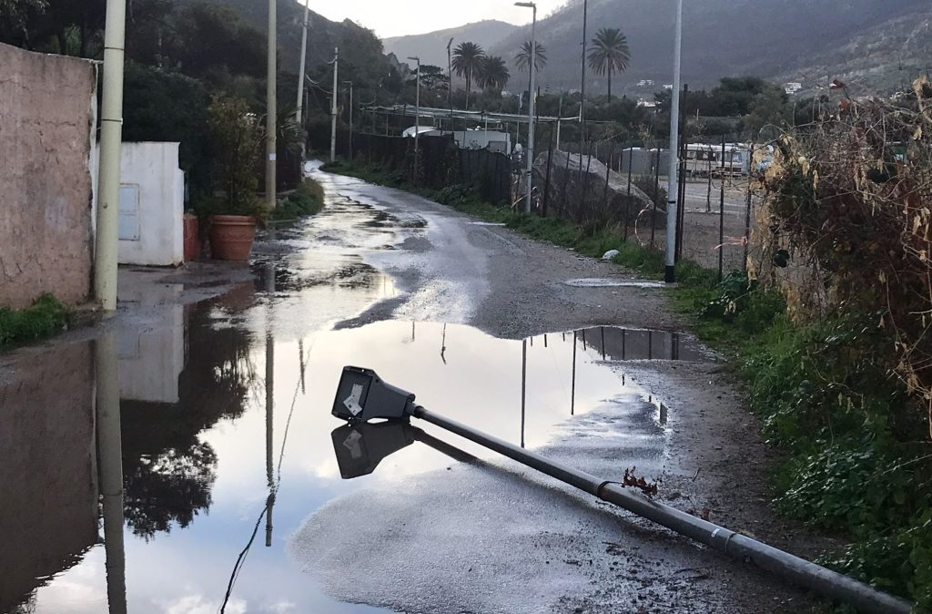 Crollo palo della luce, via Schillaci, Sferracavallo