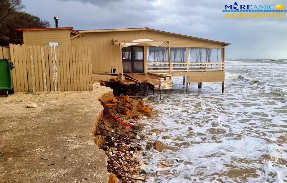 Non si arresta l’erosione costiera di Eraclea Minoa, nell’Agrigentino, spiaggia e bosco continuano ad arretrare inesorabilmente