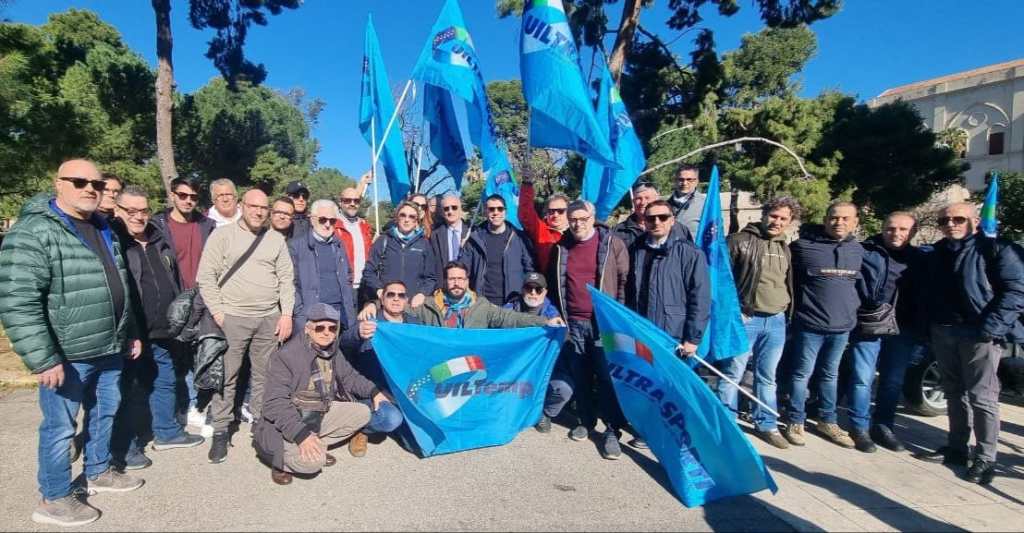 Protesta sindacati Ast Palermo