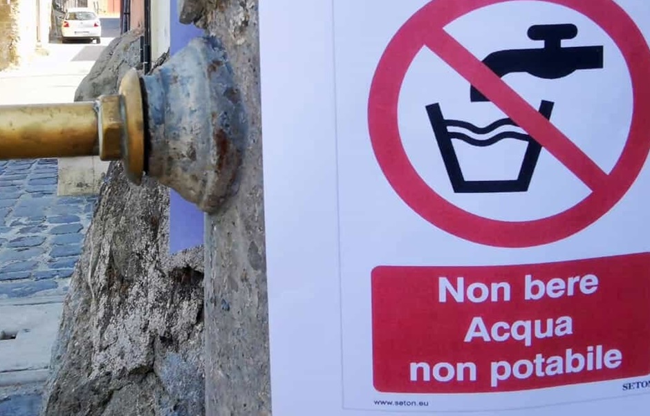 Sta diventando un caso l’acqua inquinata a Trapani, da quasi un mese una larga fetta del centro storico interessata dal problema