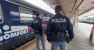 Rubano materiale ferroso e salgono sul treno, denunciati