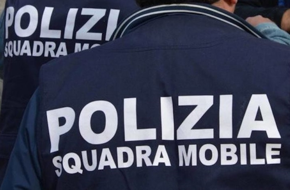 La polizia indaga sul ritrovamento di una donna morta nella sua abitazione ad Agrigento, prende corpo l’ipotesi di una rapina