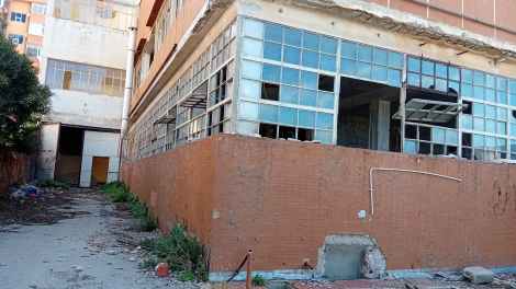 Degrado all'ex Argenteria di via Messina Marine