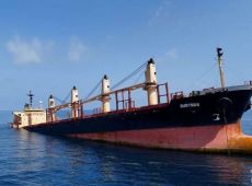 Houthi affondano nave britannica, migliaia di tonnellate di materiali tossici finiscono in mare
