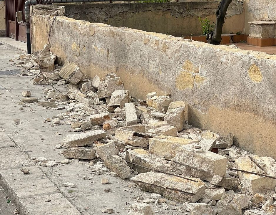 Maltempo a Palermo, muro crolla a Brancaccio a causa del vento