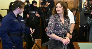 Ilaria Salis, negati i domiciliari, la 39enne resta in carcere in Ungheria