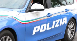 Nuova aggressione a Milano, 36enne lancia pietre contro la polizia e viene ferito