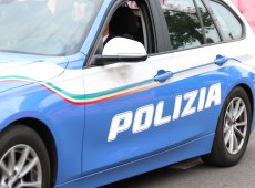 Nuova aggressione a Milano, 36enne lancia pietre contro la polizia e viene ferito