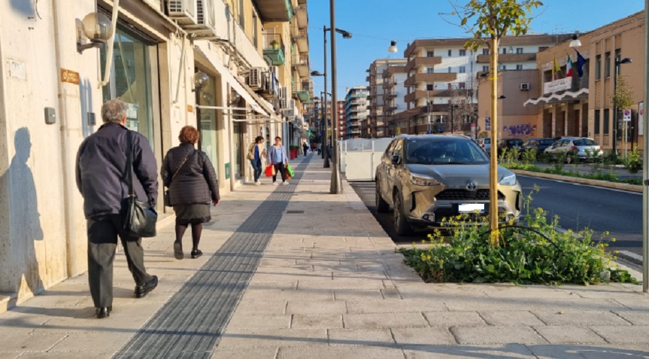 The case via Tisia, Confcommercio, “few parking spaces, so companies suffer”