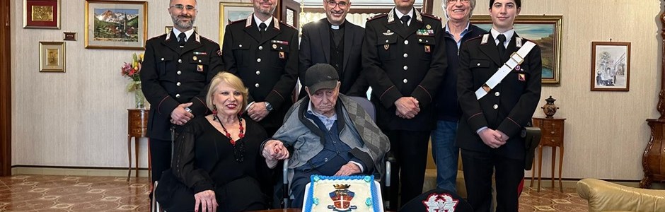 I carabinieri festeggiano a Palermo brigadiere che compie 105 anni