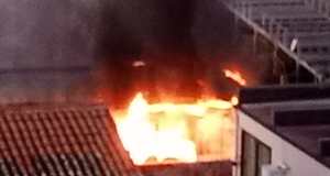 L’incendio della passerella a Romagnolo, fiamme partite dai rifiuti e dall’esplosione di una bombola