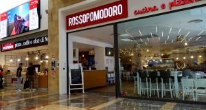 Furto al ristorante Rossopomodoro al Forum, portati via 70 mila euro
