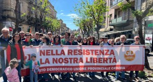 La festa che divide, corone, scontri e bandiere bruciate nel 25 aprile siciliano