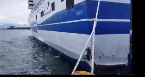 Nave contro banchina a Napoli, 44 feriti