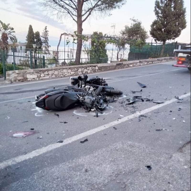 Scontro tra due moto nel Messinese, un ragazzo di 23 anni gravissimo in ...