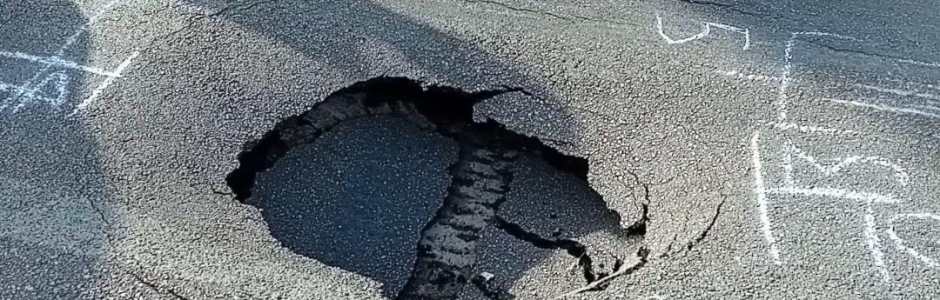 Incidente mortale in viale Regione, il Comune ammette il cedimento stradale “Buca mai segnalata”