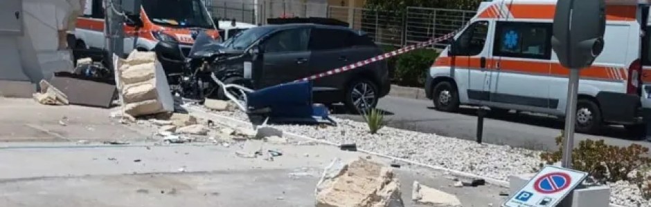 Auto contro muretto a Buseto Palizzolo, muore 22enne palermitano