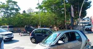 Incidente al ponte di Bonagia, scontro fra due auto, uno dei mezzi finisce ribaltato