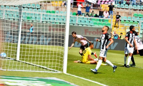 vantaggio il Palermo sull'Ascoli ma la sfida finirà 2-2. Serie B 2023-2024. Foto Pasquale Ponente