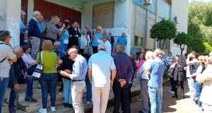 “Vergogna, ridateci il centro anziani”, residenti di Borgo Nuovo protestano contro la chiusura