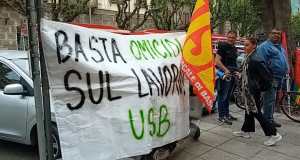 Strage di Casteldaccia, protesta davanti alla sede di Amap “Basta omicidi sul lavoro”