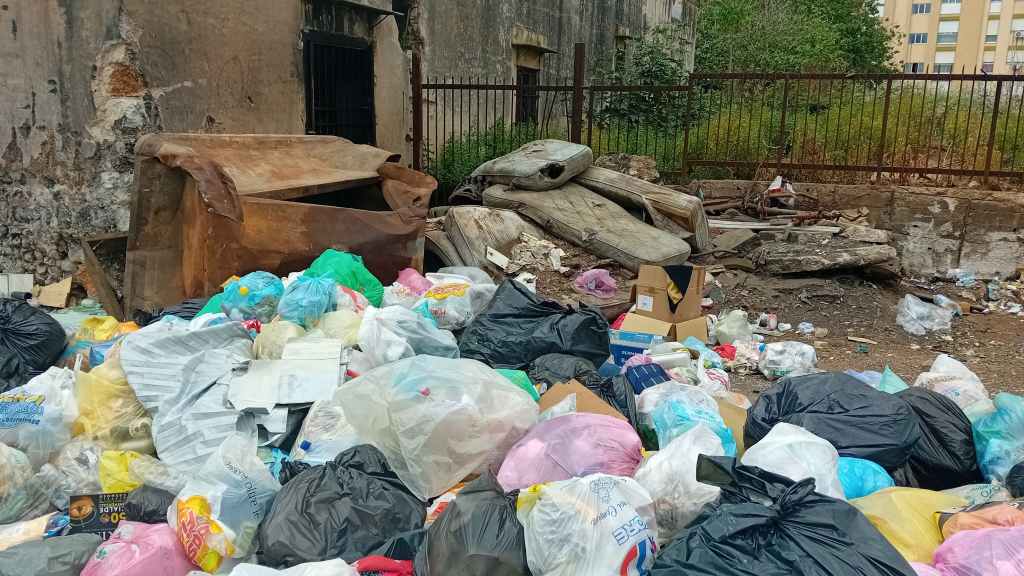Via Comiso, rifiuti in strada, Palermo